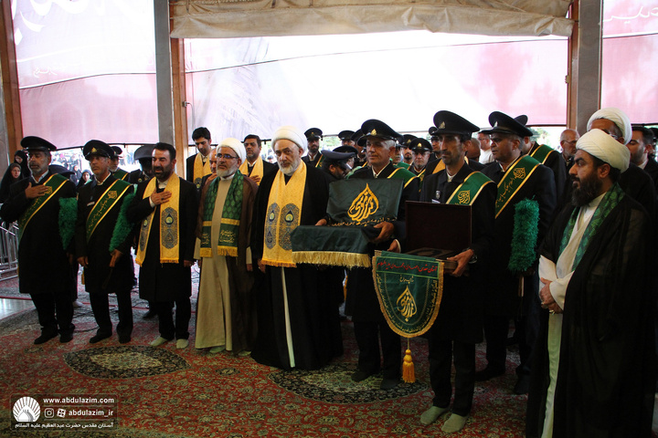 حضور خادمین آستان مقدس حضرت عبدالعظیم(ع) در آیین غبارروبی حرم مطهر حضرت احمد بن موسی الکاظم(ع)