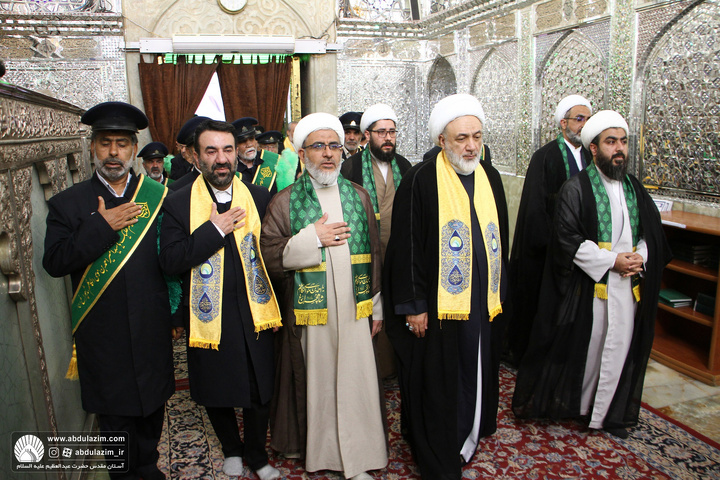 حضور خادمین آستان مقدس حضرت عبدالعظیم(ع) در آیین غبارروبی حرم مطهر حضرت احمد بن موسی الکاظم(ع)