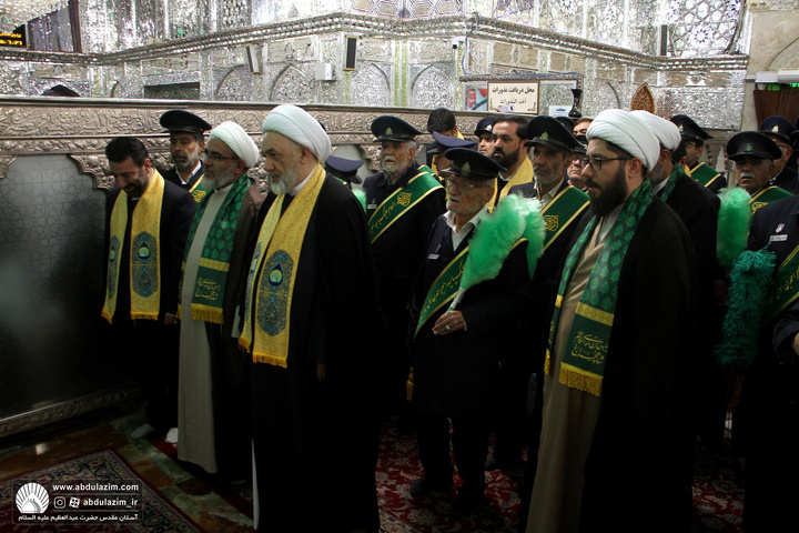 حضور خادمین آستان مقدس حضرت عبدالعظیم(ع) در آیین غبارروبی حرم مطهر حضرت احمد بن موسی الکاظم(ع)