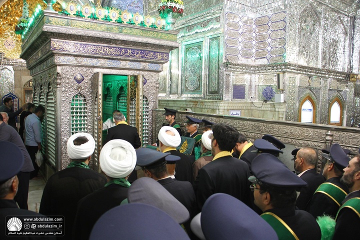 حضور خادمین آستان مقدس حضرت عبدالعظیم(ع) در آیین غبارروبی حرم مطهر حضرت احمد بن موسی الکاظم(ع)