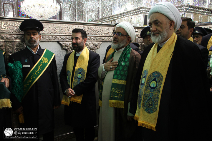 حضور خادمین آستان مقدس حضرت عبدالعظیم(ع) در آیین غبارروبی حرم مطهر حضرت احمد بن موسی الکاظم(ع)