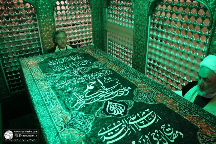 حضور خادمین آستان مقدس حضرت عبدالعظیم(ع) در آیین غبارروبی حرم مطهر حضرت احمد بن موسی الکاظم(ع)