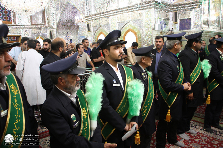 حضور خادمین آستان مقدس حضرت عبدالعظیم(ع) در آیین غبارروبی حرم مطهر حضرت احمد بن موسی الکاظم(ع)