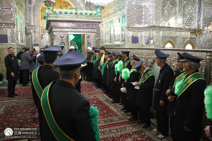 حضور خادمین آستان مقدس حضرت عبدالعظیم(ع) در آیین غبارروبی حرم مطهر حضرت احمد بن موسی الکاظم(ع)