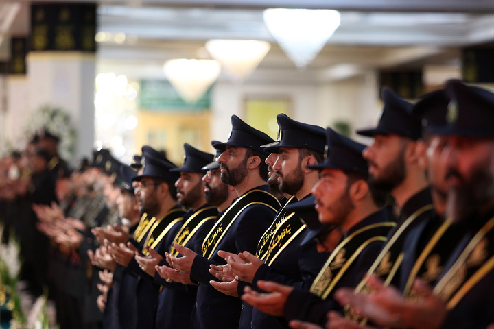 حضور خادمان مرکز نوجوان فاطمی در آیین خطبه خوانی شام رحلت بانوی کرامت