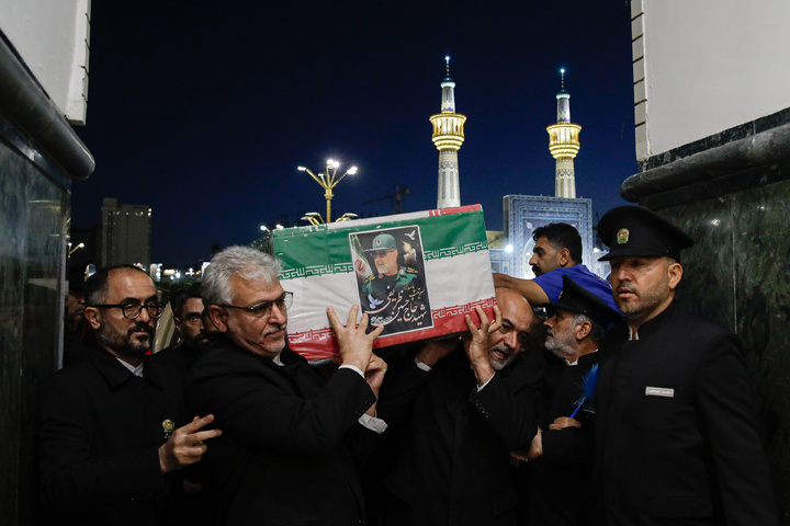 وداع با پیکر فرمانده قرارگاه عملیاتی سجاد سراوان در حرم مطهر رضوی