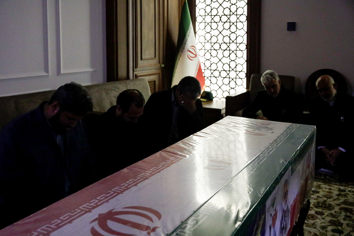 وداع با پیکر فرمانده قرارگاه عملیاتی سجاد سراوان در حرم مطهر رضوی