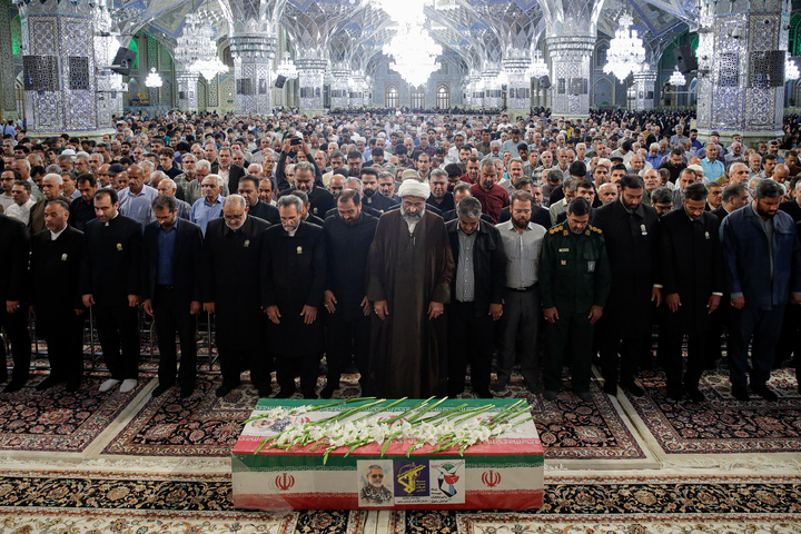 وداع با پیکر فرمانده قرارگاه عملیاتی سجاد سراوان در حرم مطهر رضوی
