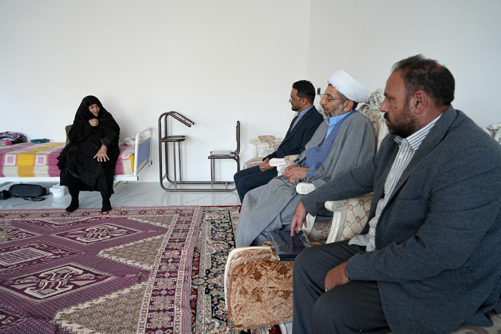 دیدار مدیر پشتیبانی آستان قدس رضوی با خانواده شهید احمد صفرزاده