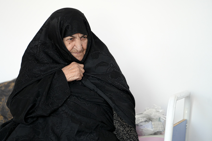 دیدار مدیر پشتیبانی آستان قدس رضوی با خانواده شهید احمد صفرزاده