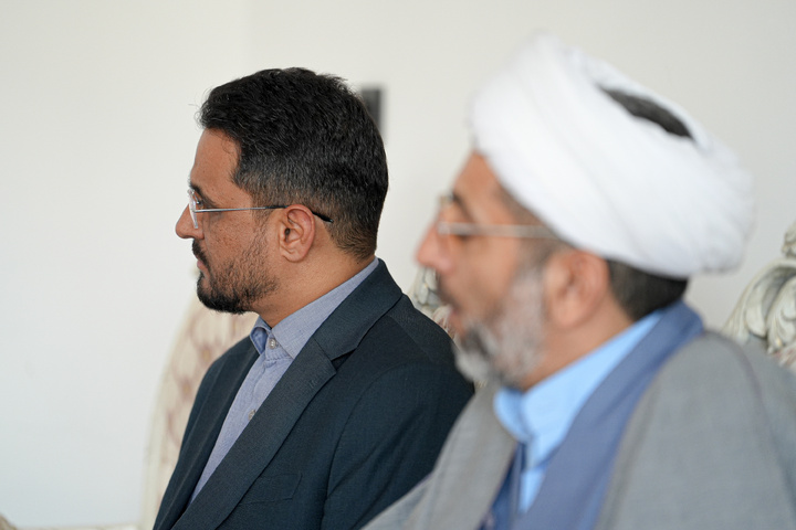 دیدار مدیر پشتیبانی آستان قدس رضوی با خانواده شهید احمد صفرزاده