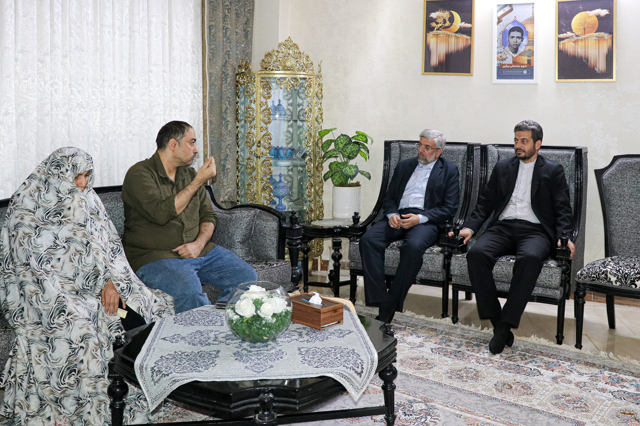 نشست تخصصی «تبیین مؤلفه‌های ایثار و تمدن‌سازی در دفاع مقدس»