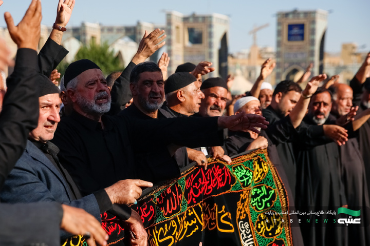 تشرف موکب‌داران کربلایی به حرم مطهر رضوی