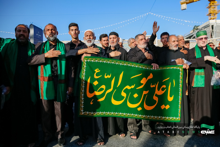تشرف موکب‌داران کربلایی به حرم مطهر رضوی