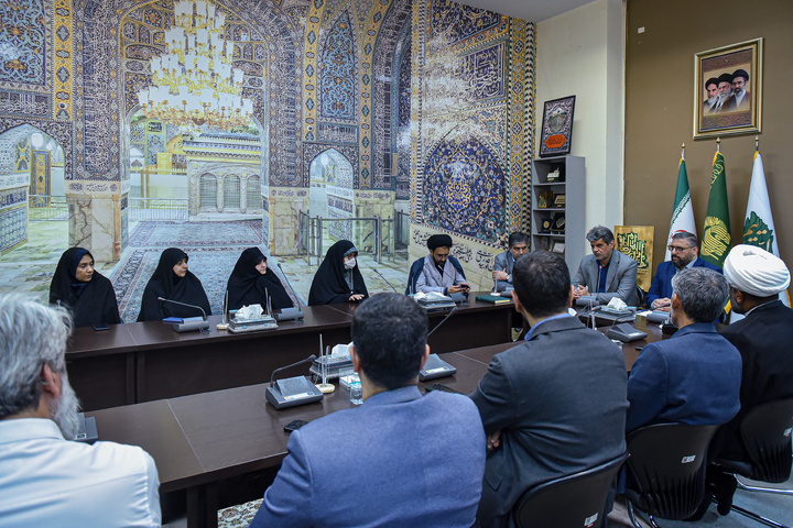 بازدید مدیران مدارس امام رضا علیه‌السلام از رواق خدمت حرم مطهر رضوی