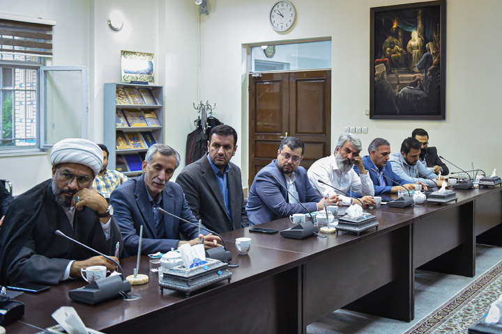 بازدید مدیران مدارس امام رضا علیه‌السلام از رواق خدمت حرم مطهر رضوی