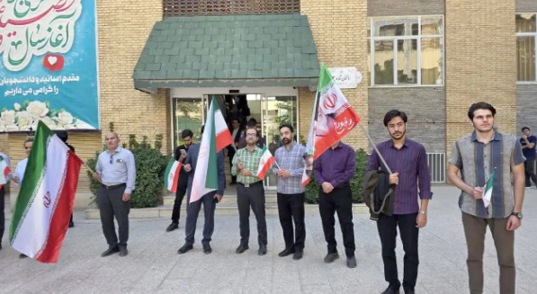 پرچم ایران نقطه مشترک دانشگاهیان با وجود تفاوت دیدگاه‌هاست

