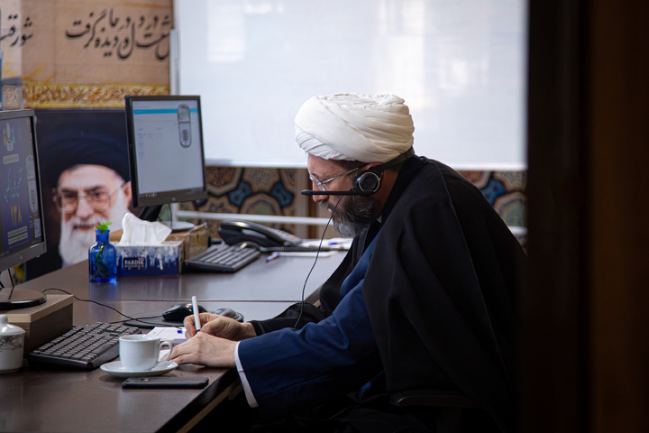 پاسخگویی تلفنی رئیس دفتر تولیت آستان قدس رضوی به مخاطبان سامانه ۱۳۸