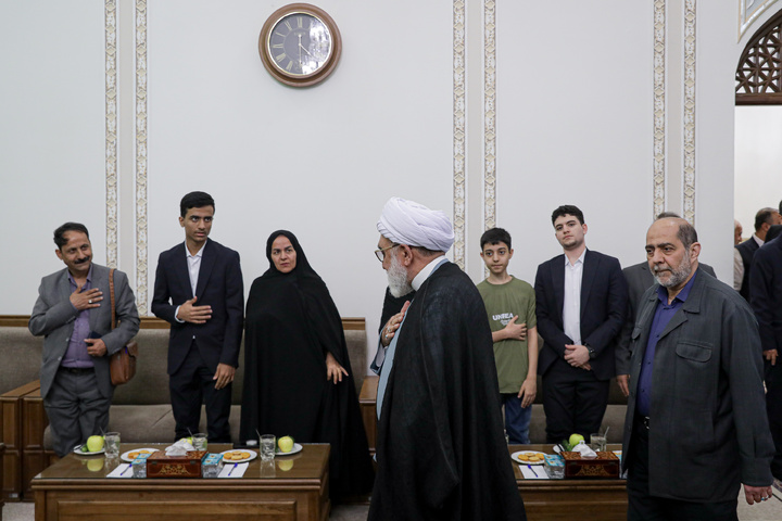 دیدار دانش‌آموزان افتخارآفرین تیم ملی المپیاد هوش مصنوعی با تولیت آستان قدس رضوی