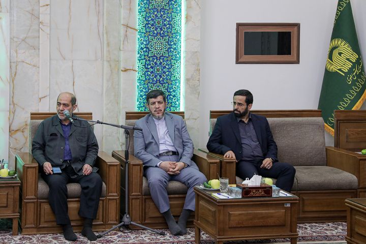 دیدار دانش‌آموزان افتخارآفرین تیم ملی المپیاد هوش مصنوعی با تولیت آستان قدس رضوی