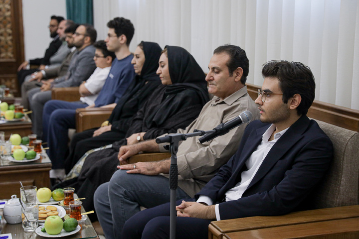 دیدار دانش‌آموزان افتخارآفرین تیم ملی المپیاد هوش مصنوعی با تولیت آستان قدس رضوی