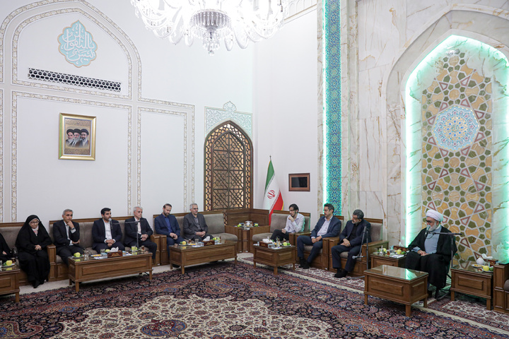 دیدار دانش‌آموزان افتخارآفرین تیم ملی المپیاد هوش مصنوعی با تولیت آستان قدس رضوی
