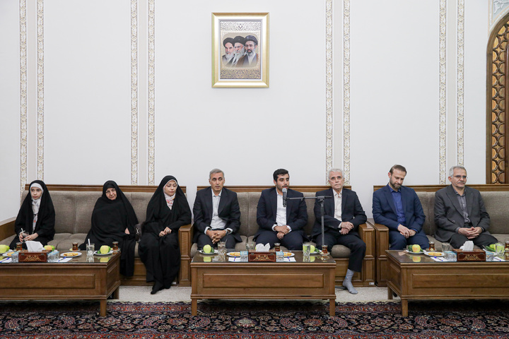 دیدار دانش‌آموزان افتخارآفرین تیم ملی المپیاد هوش مصنوعی با تولیت آستان قدس رضوی