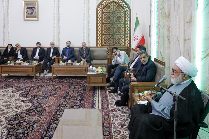 دیدار دانش‌آموزان افتخارآفرین تیم ملی المپیاد هوش مصنوعی با تولیت آستان قدس رضوی