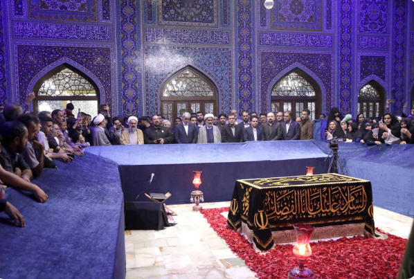 تشرف رئیس بنیاد ملی نخبگان به حرم مطهر رضوی
