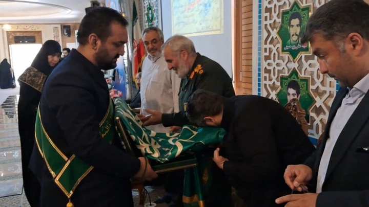 حضور کاروان سفیران کریمه در گلزار شهدای شنب‌غازان تبریز