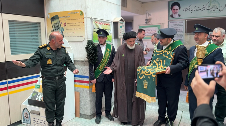 تجلیل خادمان حرم بانوی کرامت از پرسنل خدوم انتظامی استان قم + تصاویر
