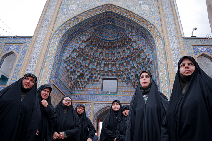 بازدید خواهران خدمه حرم مطهر رضوی از بخش‌های مختلف حرم امام رضا علیه‌السلام