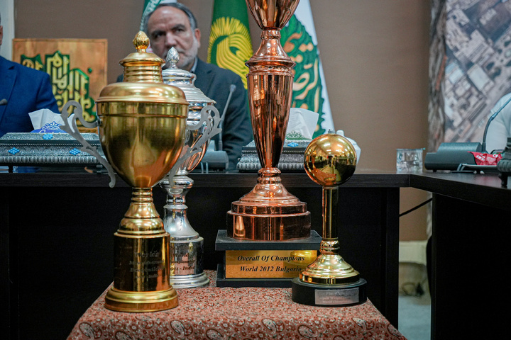 مراسم اهدای مدال به موزه آستان قدس رضوی