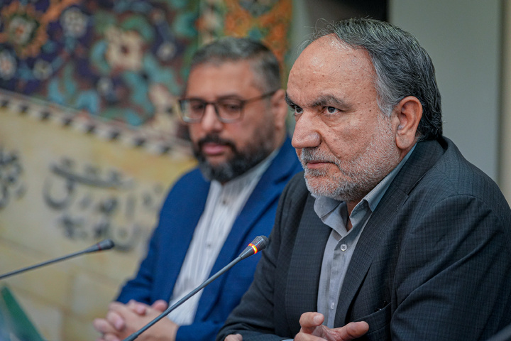 مراسم اهدای مدال به موزه آستان قدس رضوی