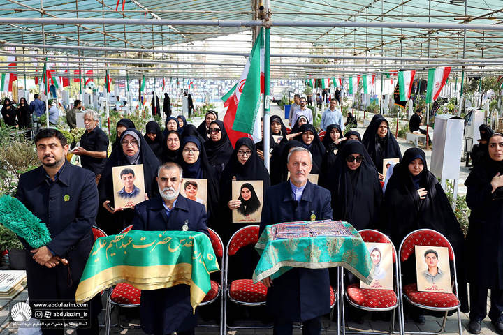 حضور خادمین آستان مقدس در مراسم بزرگداشت و غبارروبی مزار شهدای دانش آموز در گلزار شهدای بهشت حضرت زهرا(س)