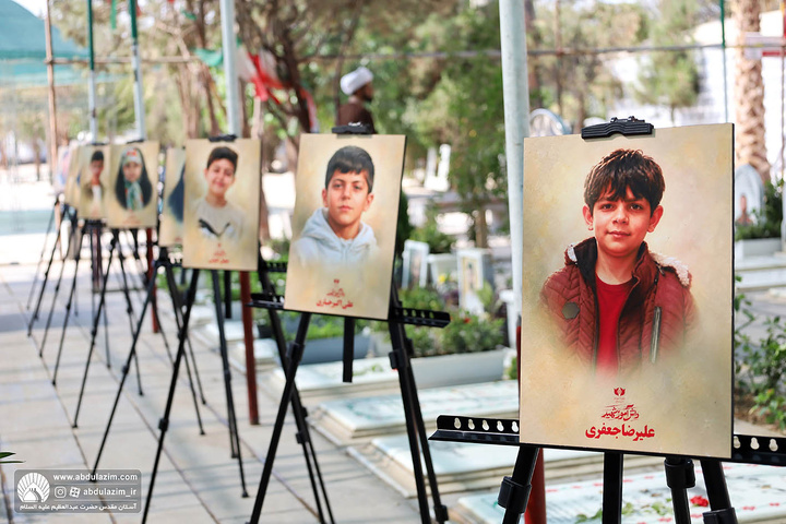 حضور خادمین آستان مقدس در مراسم بزرگداشت و غبارروبی مزار شهدای دانش آموز در گلزار شهدای بهشت حضرت زهرا(س)