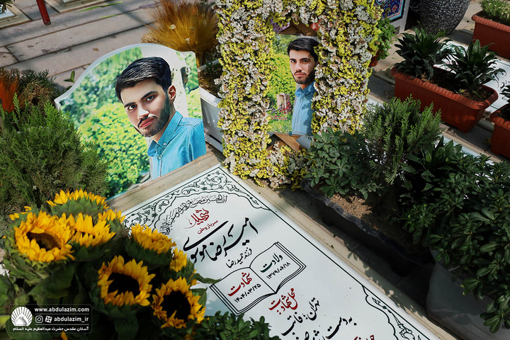حضور خادمین آستان مقدس در مراسم بزرگداشت و غبارروبی مزار شهدای دانش آموز در گلزار شهدای بهشت حضرت زهرا(س)