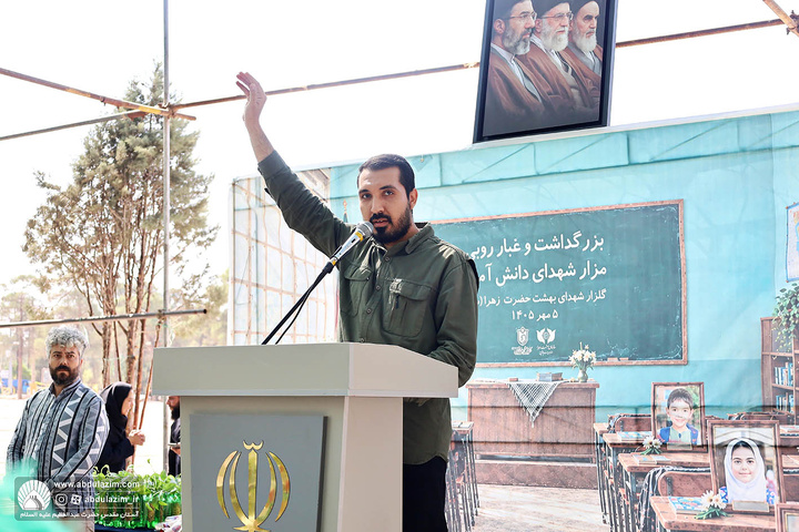 حضور خادمین آستان مقدس در مراسم بزرگداشت و غبارروبی مزار شهدای دانش آموز در گلزار شهدای بهشت حضرت زهرا(س)