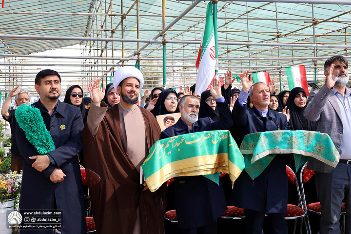 حضور خادمین آستان مقدس در مراسم بزرگداشت و غبارروبی مزار شهدای دانش آموز در گلزار شهدای بهشت حضرت زهرا(س)