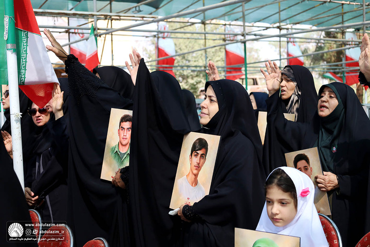 حضور خادمین آستان مقدس در مراسم بزرگداشت و غبارروبی مزار شهدای دانش آموز در گلزار شهدای بهشت حضرت زهرا(س)