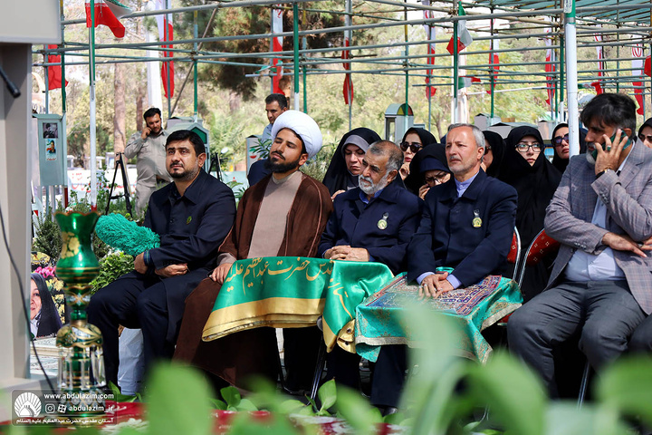 حضور خادمین آستان مقدس در مراسم بزرگداشت و غبارروبی مزار شهدای دانش آموز در گلزار شهدای بهشت حضرت زهرا(س)