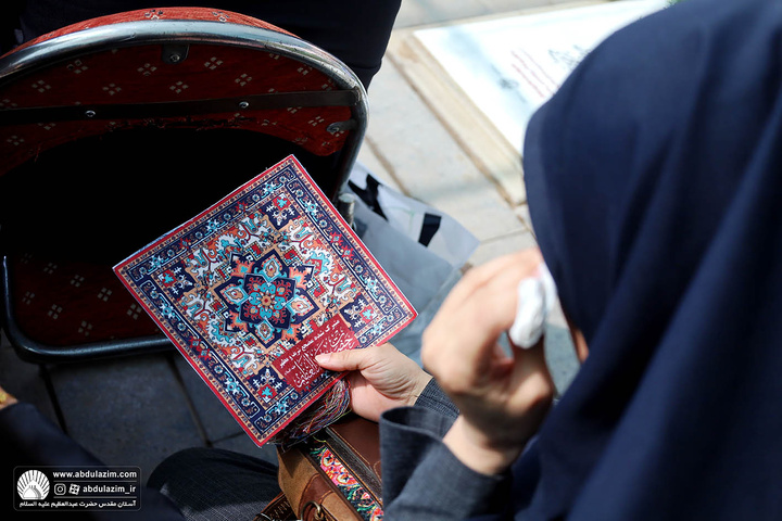 حضور خادمین آستان مقدس در مراسم بزرگداشت و غبارروبی مزار شهدای دانش آموز در گلزار شهدای بهشت حضرت زهرا(س)