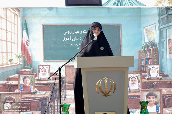 حضور خادمین آستان مقدس در مراسم بزرگداشت و غبارروبی مزار شهدای دانش آموز در گلزار شهدای بهشت حضرت زهرا(س)