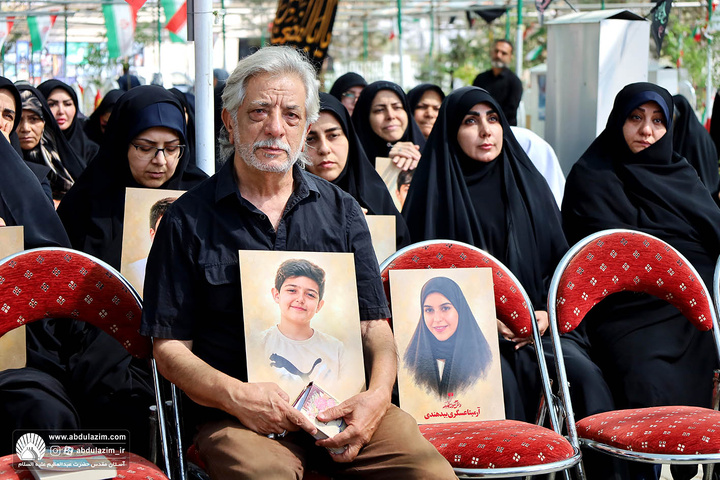حضور خادمین آستان مقدس در مراسم بزرگداشت و غبارروبی مزار شهدای دانش آموز در گلزار شهدای بهشت حضرت زهرا(س)