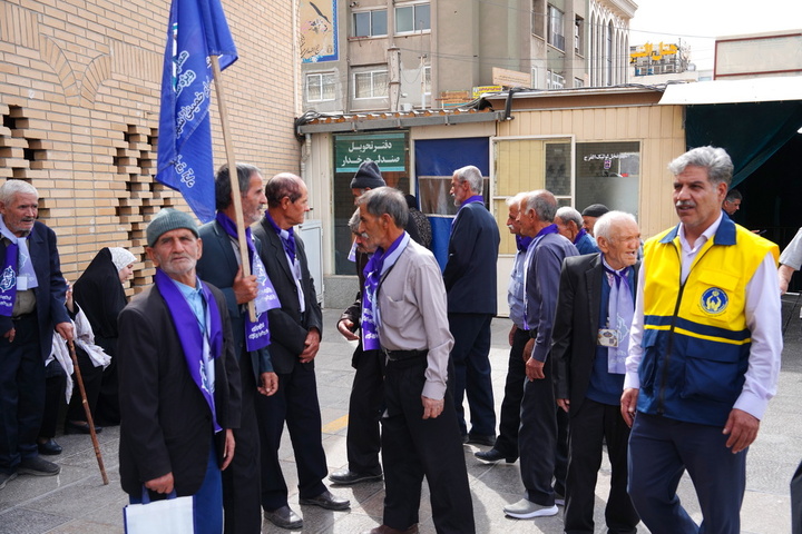 تشرف ۱۲۰۰ سالمند استان مرکزی به زیارت حرم بانوی کرامت