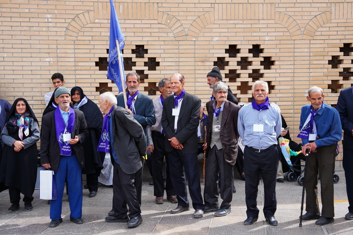 تشرف ۱۲۰۰ سالمند استان مرکزی به زیارت حرم بانوی کرامت