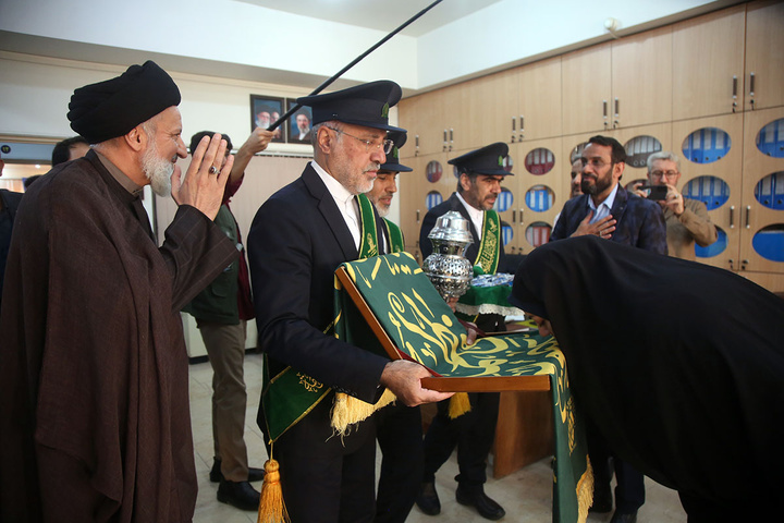 خداقوت خادمان حرم حضرت معصومه(س) به کارکنان پست قم