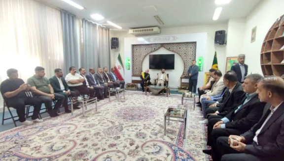تشرف جمعی از مدیران آموزش و پرورش نجف به حرم مطهر رضوی
