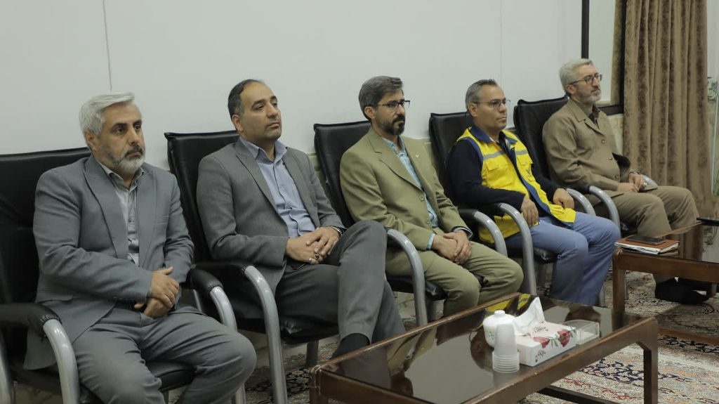 قدردانی تولیت حرم بانوی کرامت از پستچیان قم