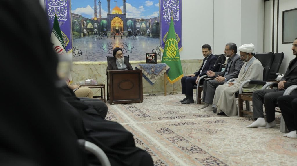 قدردانی تولیت حرم بانوی کرامت از پستچیان قم